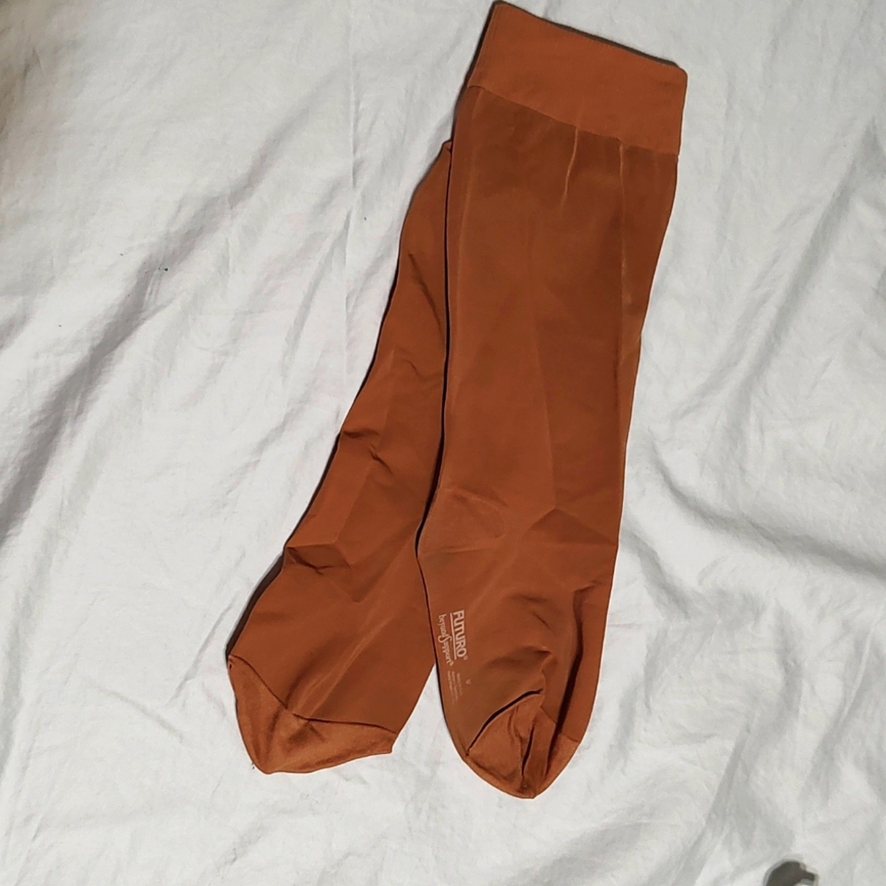 Futuro compression knee high M